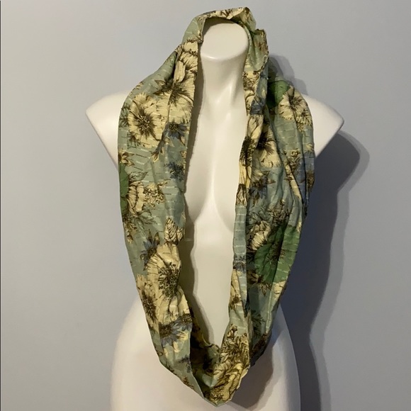 Handmade Floral Infinity Scarf - Picture 2 of 4